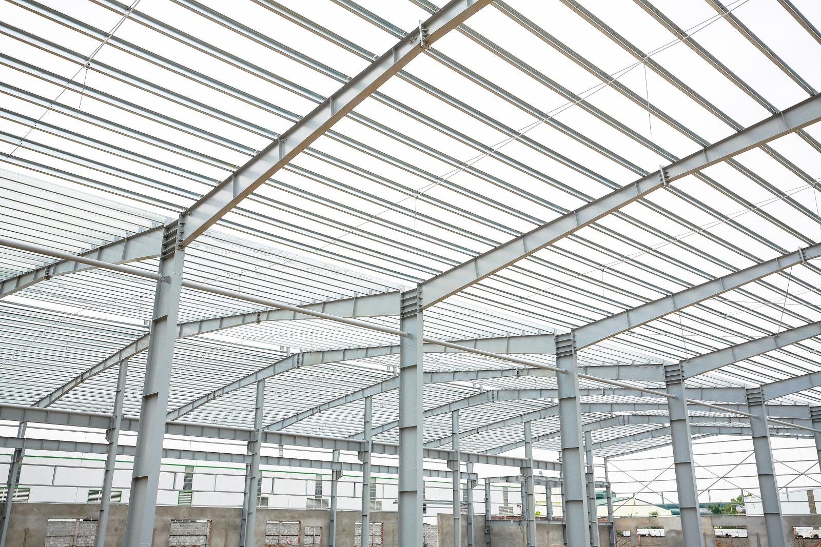 Structure of pre-engineered steel building