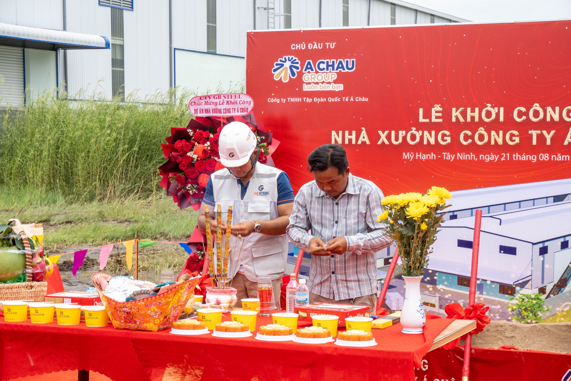 Đội ngũ thi công xây dựng của GB STEEL tại buổi lễ Nhà máy Công ty Á Châu