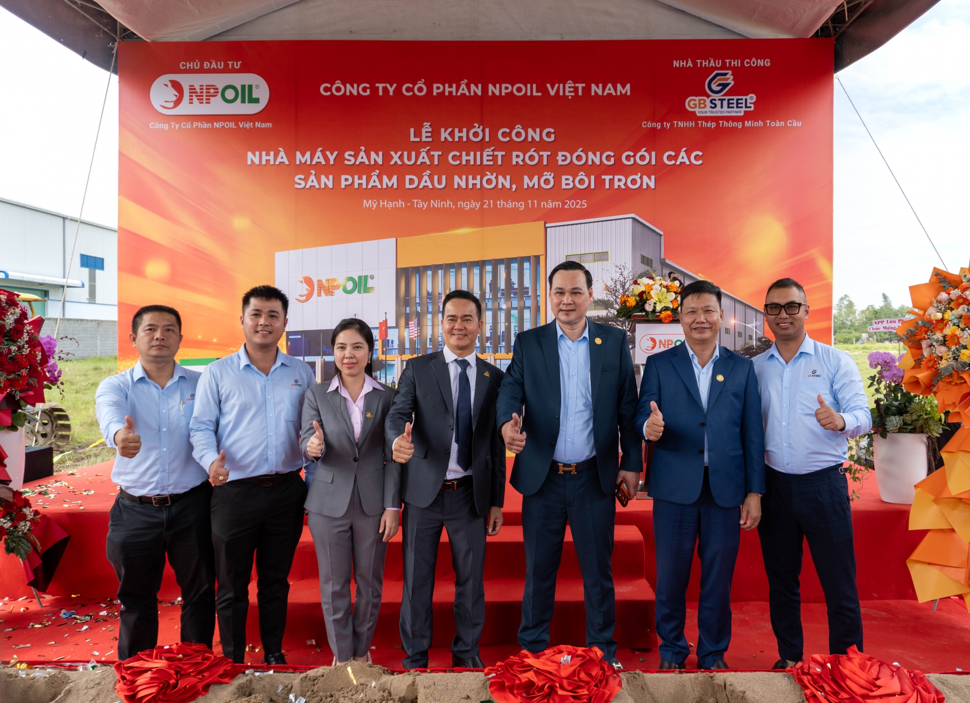 Ban Lãnh đạo Công ty GB STEEL chụp ảnh lưu niệm cùng Chủ đầu tư dự án.